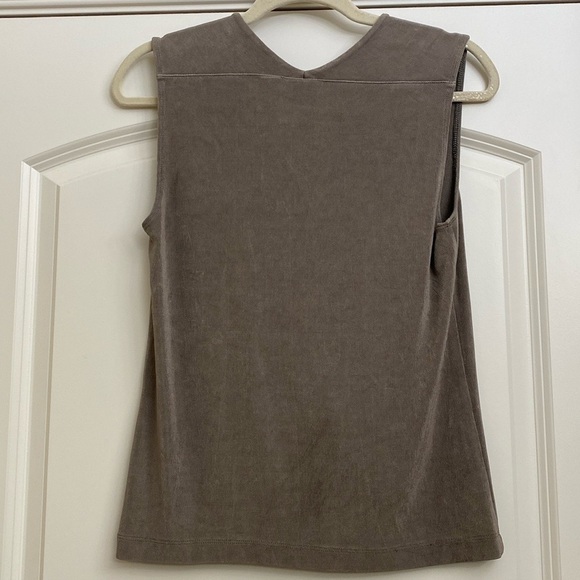 Chico’s Travelers slinky tank top Womens M tan minimalist V neck packable Travel - Picture 6 of 6